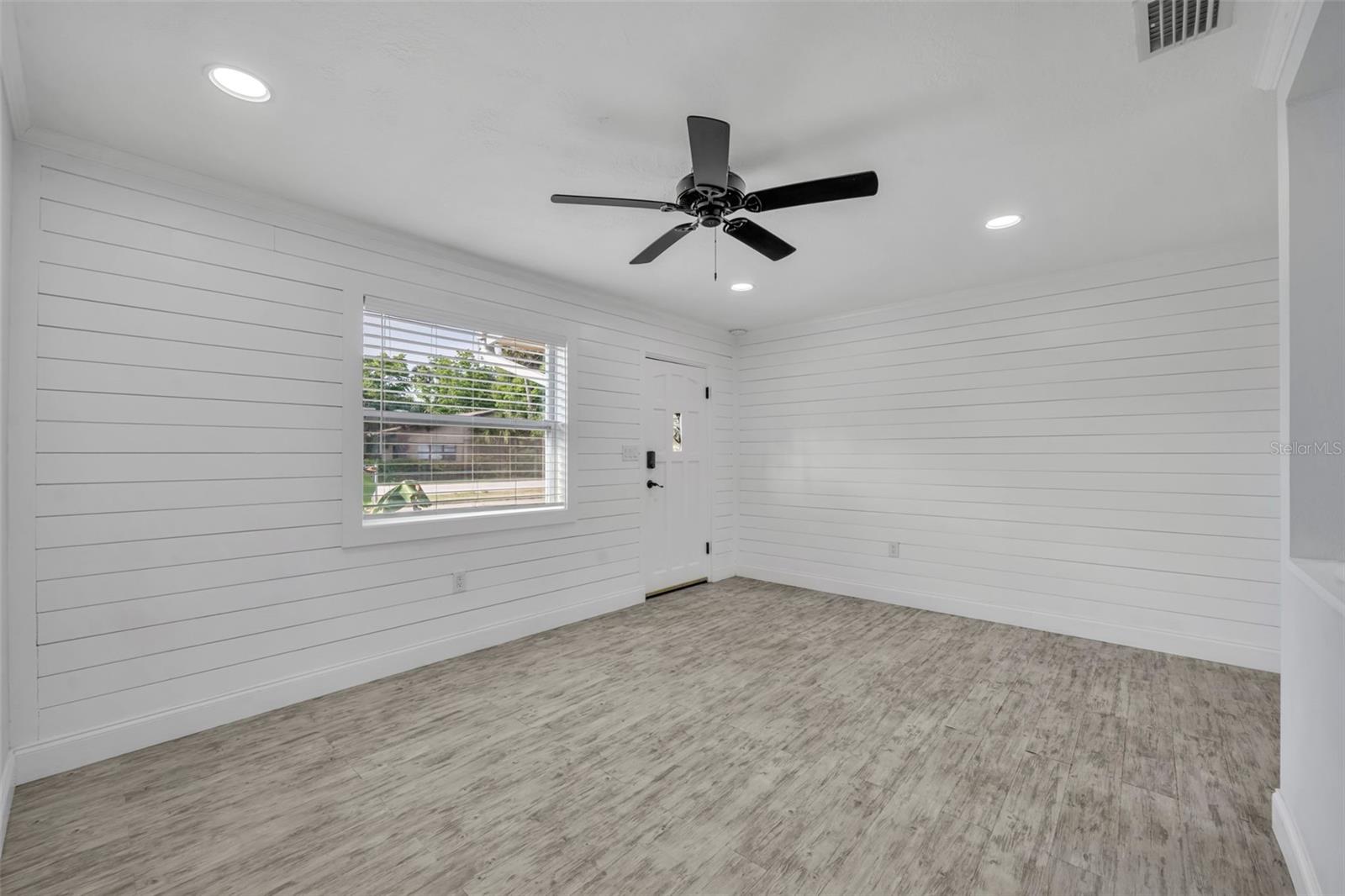 ELLISON HOMES ROYAL - Residential