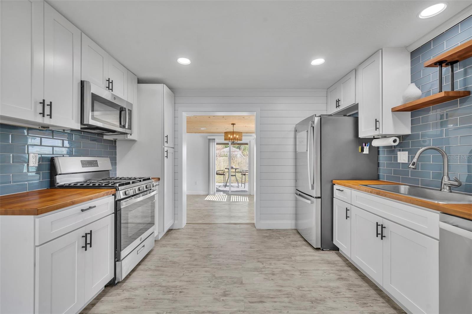 ELLISON HOMES ROYAL - Residential
