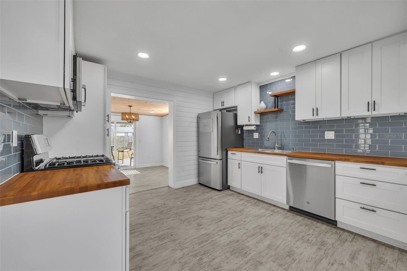 ELLISON HOMES ROYAL - Residential