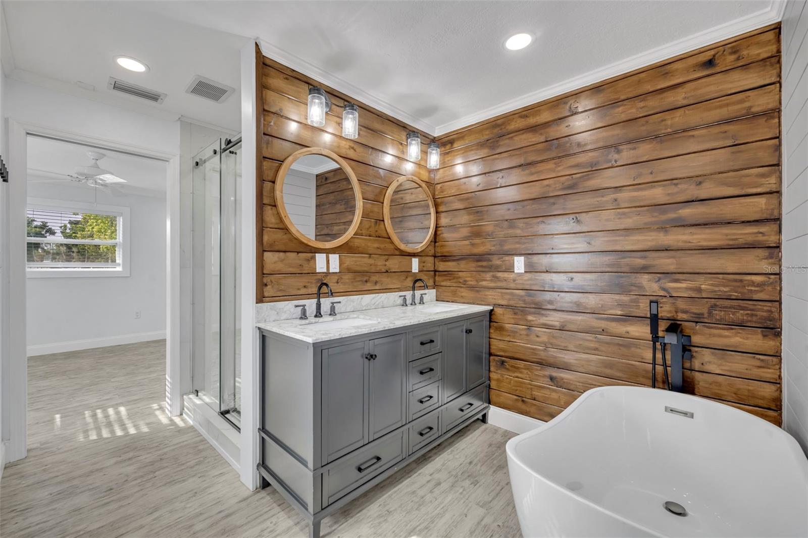 ELLISON HOMES ROYAL - Residential