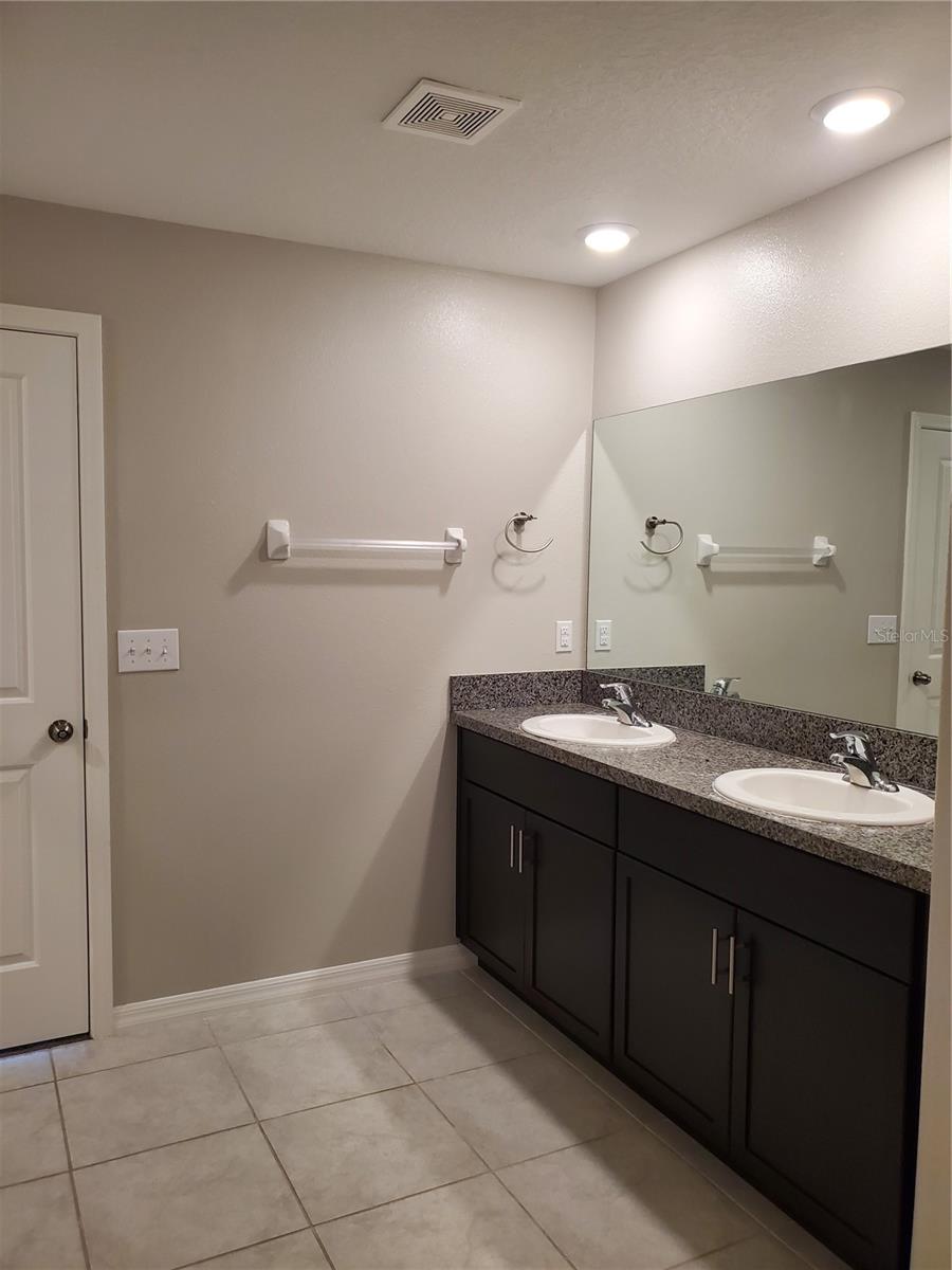 RIVERSTONE PH 1 - Residential Lease