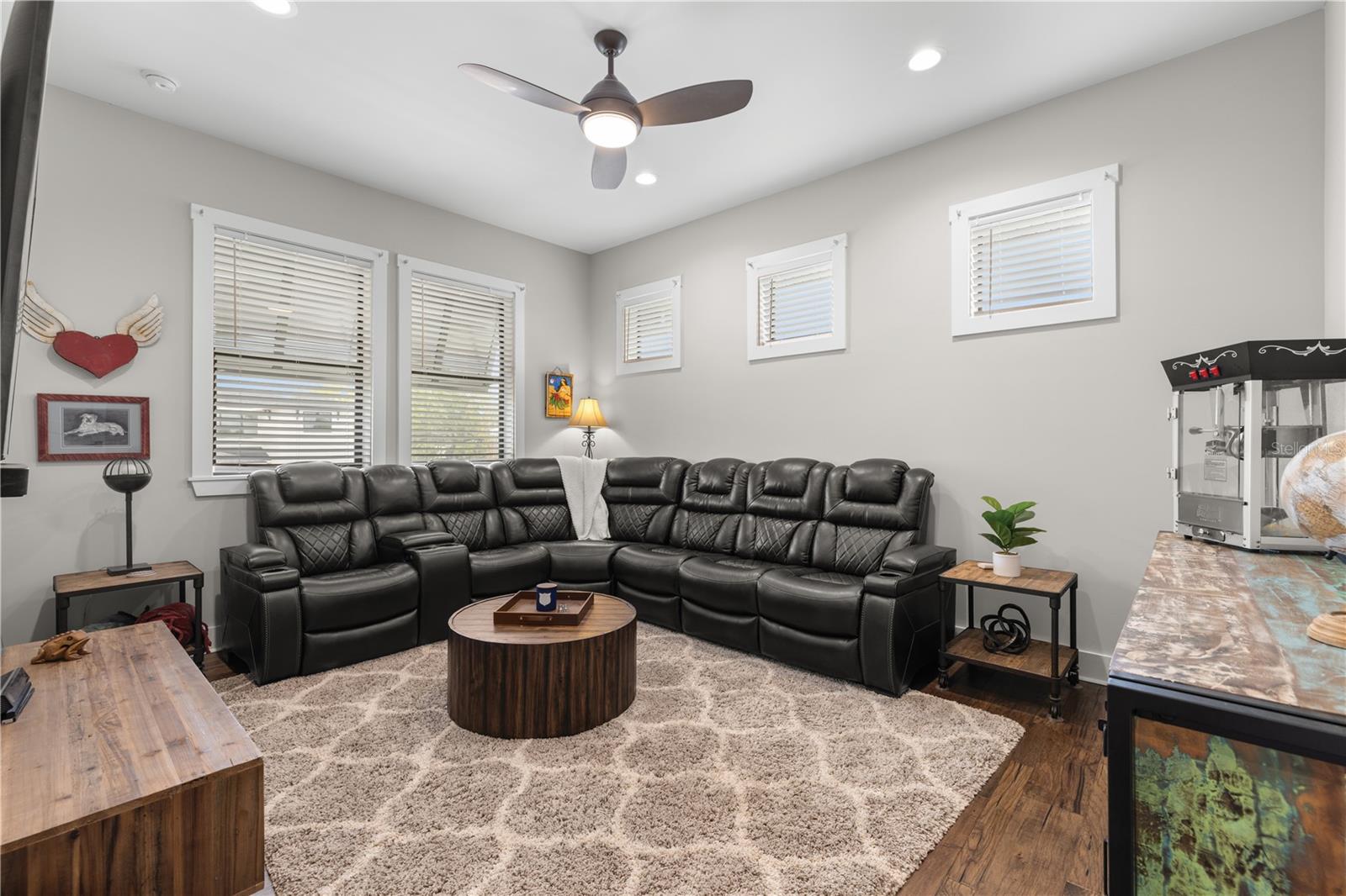 SUNSET PARK - Residential