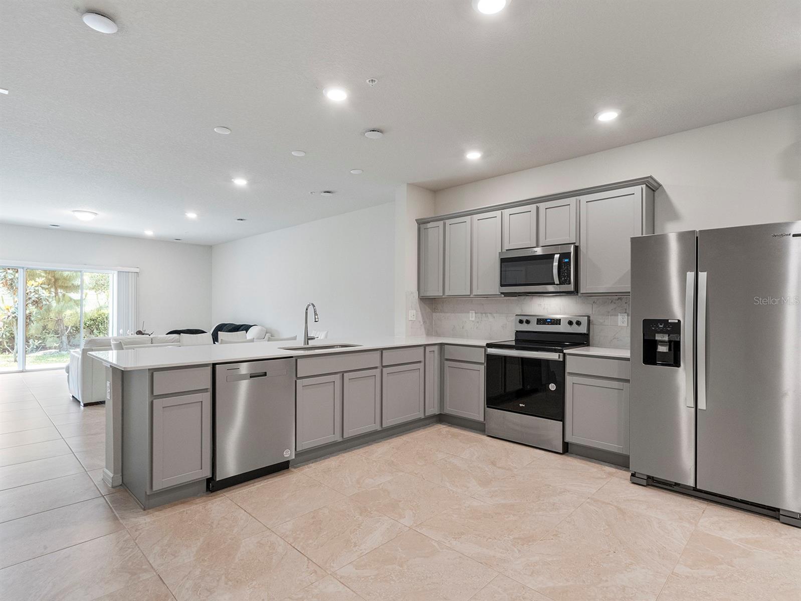 2812 BRIGHT BIRD LANE