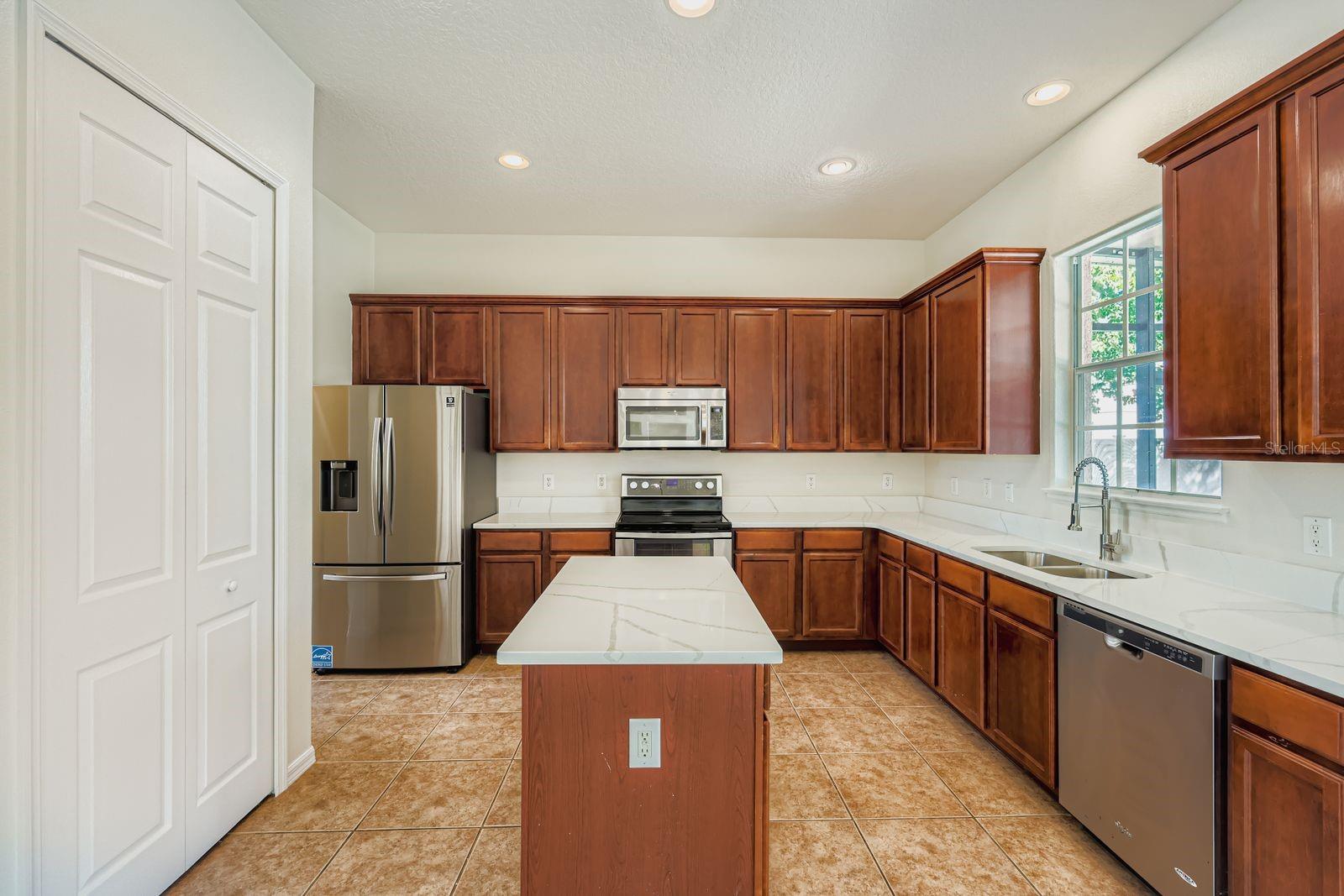 WILLOWS ON LAKE 48 35 - Residential