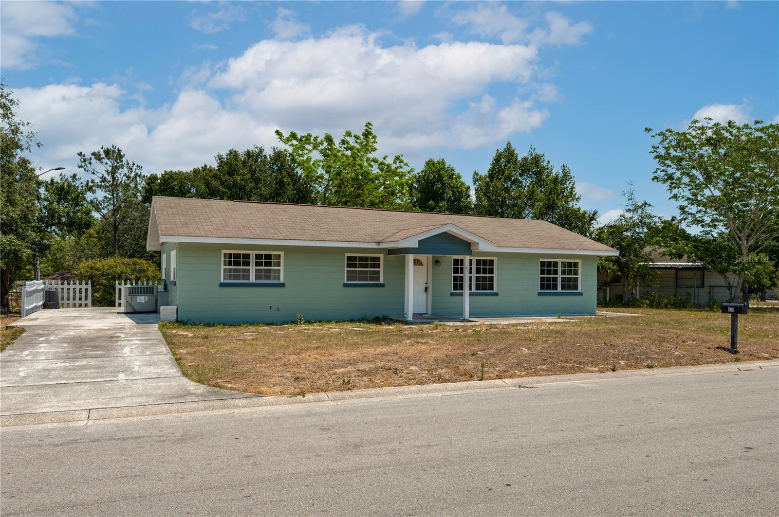 Location, location location don’t miss out on the opportunity for a four bedroom two bath rental unit in the heart of Lake Wales. This home features a master bedroom with en suite bath. Interior washer, dryer, hook ups, and a great open floor plan. Plenty of outdoor spaces to enjoy. This location offers great commute being so close to State Road 60 and 27.