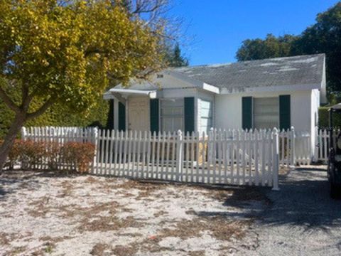 Photo of 208 13th Street SW, Largo, FL 33770 (MLS # TB8492533)