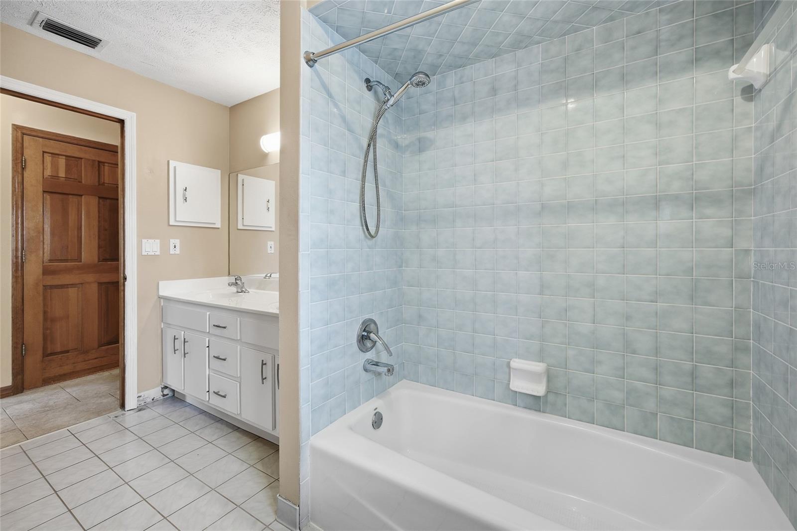 QUAIL HOLLOW - Residential