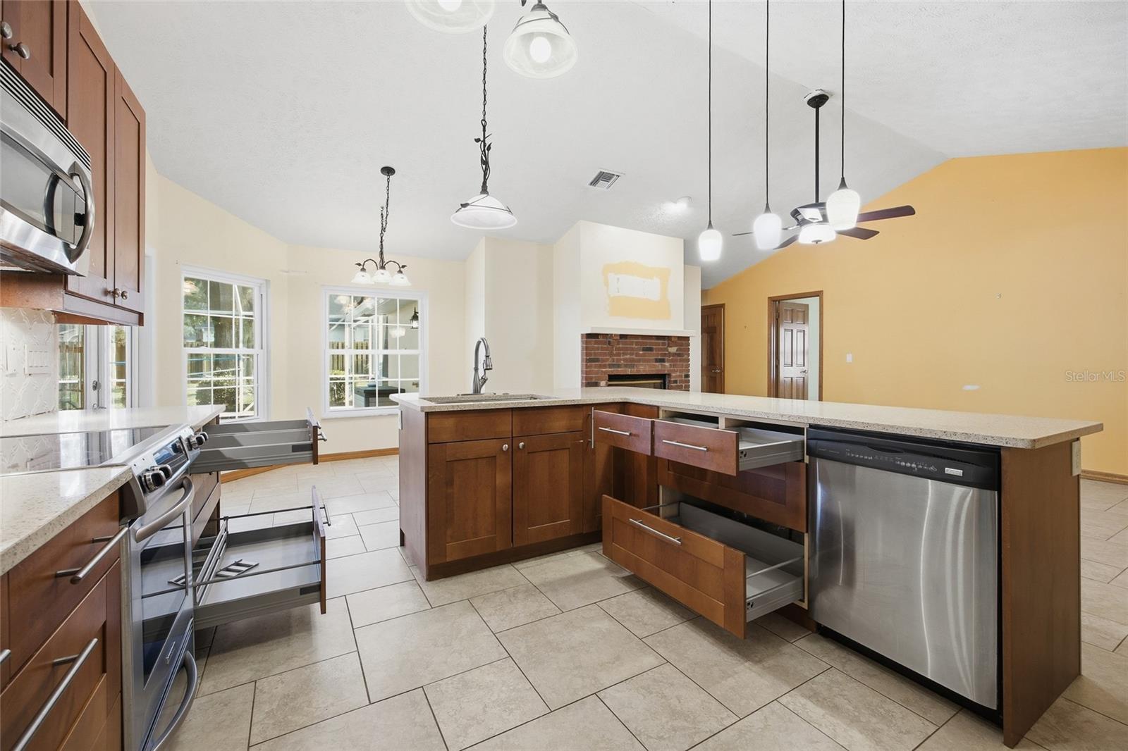 QUAIL HOLLOW - Residential
