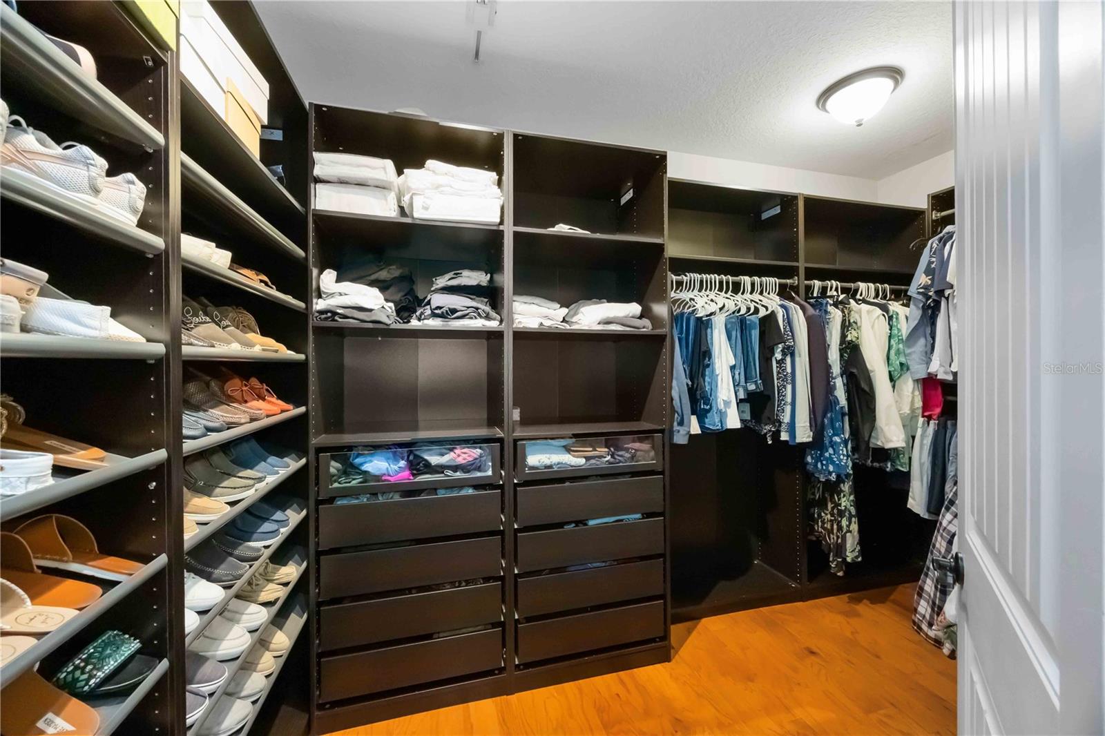 LEGENDS BAY - Residential