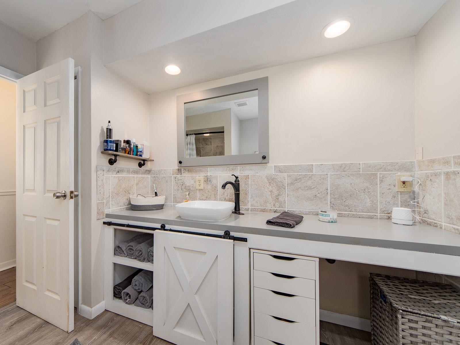 BAY PINES ESTATES - Residential