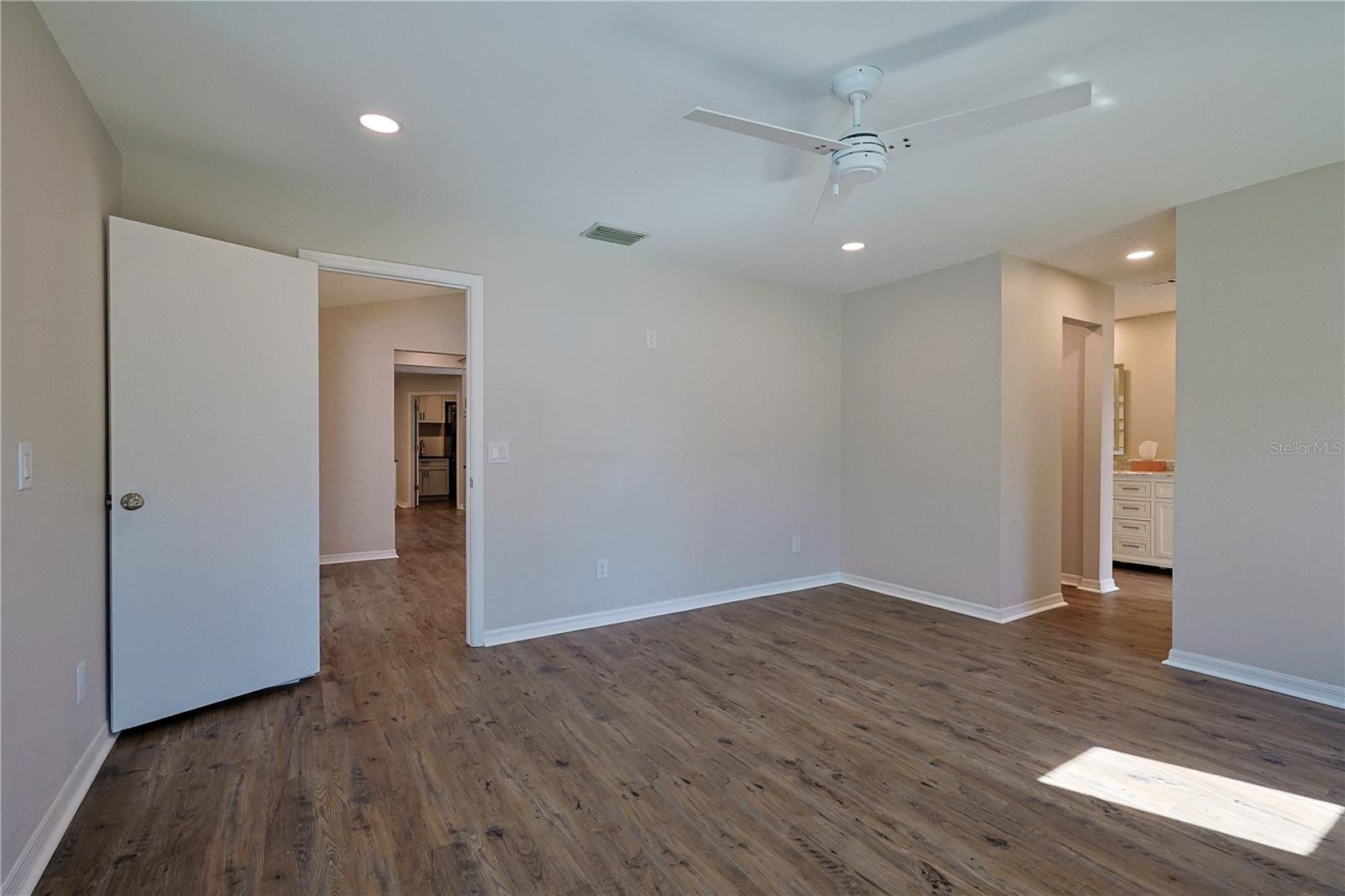 SUNRISE LAKE ESTATES - Residential