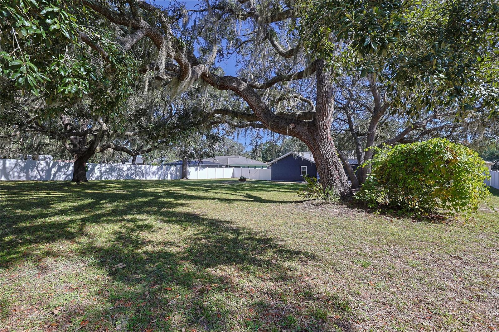 SUNRISE LAKE ESTATES - Residential