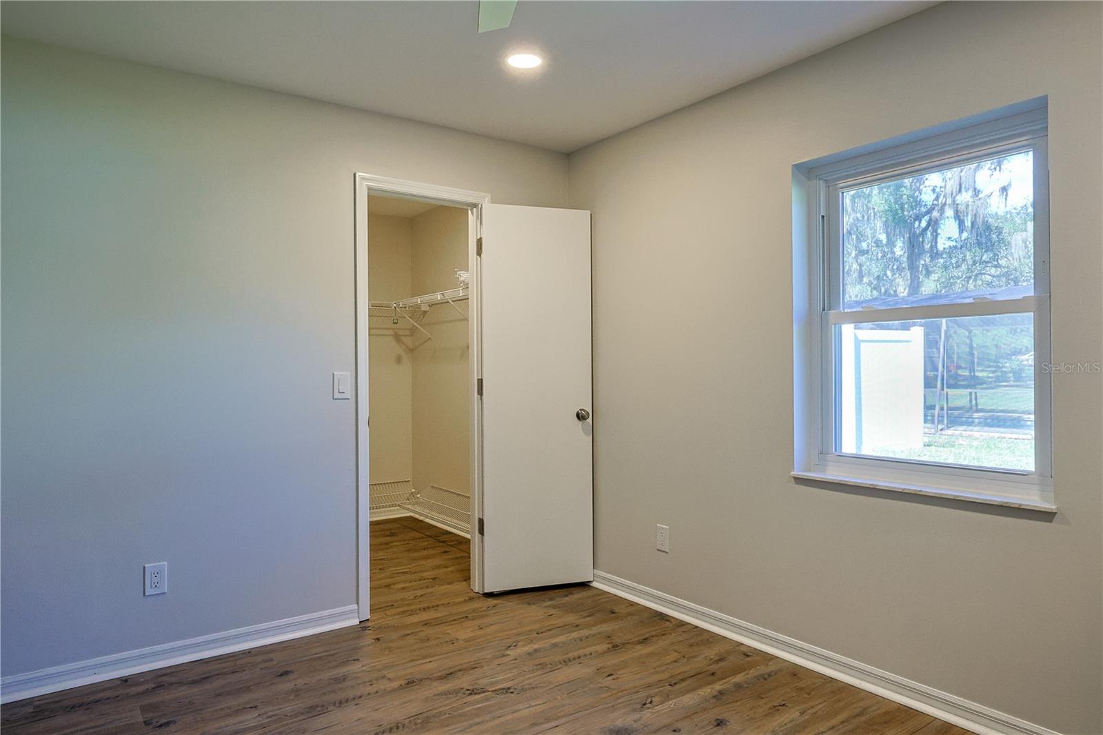 SUNRISE LAKE ESTATES - Residential