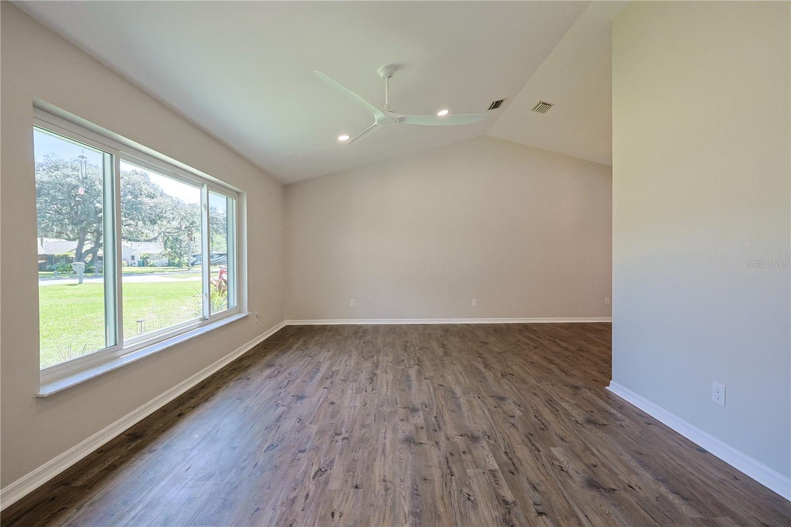 SUNRISE LAKE ESTATES - Residential