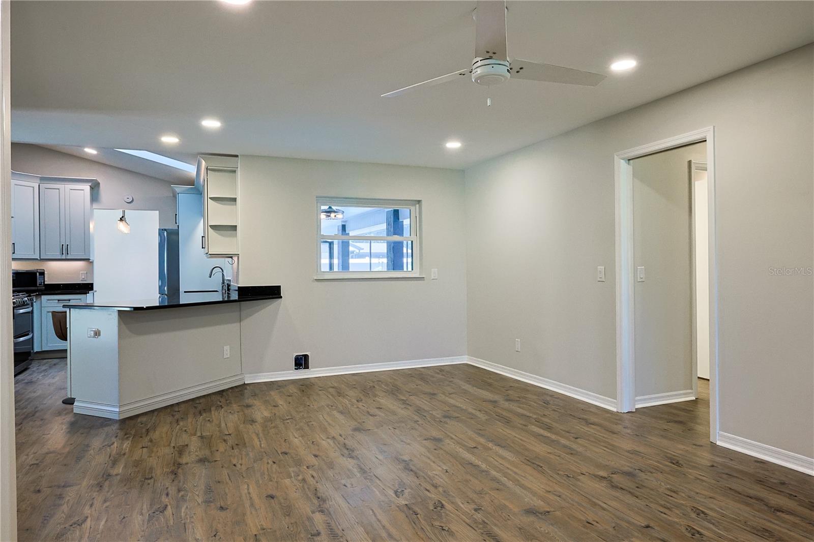 SUNRISE LAKE ESTATES - Residential