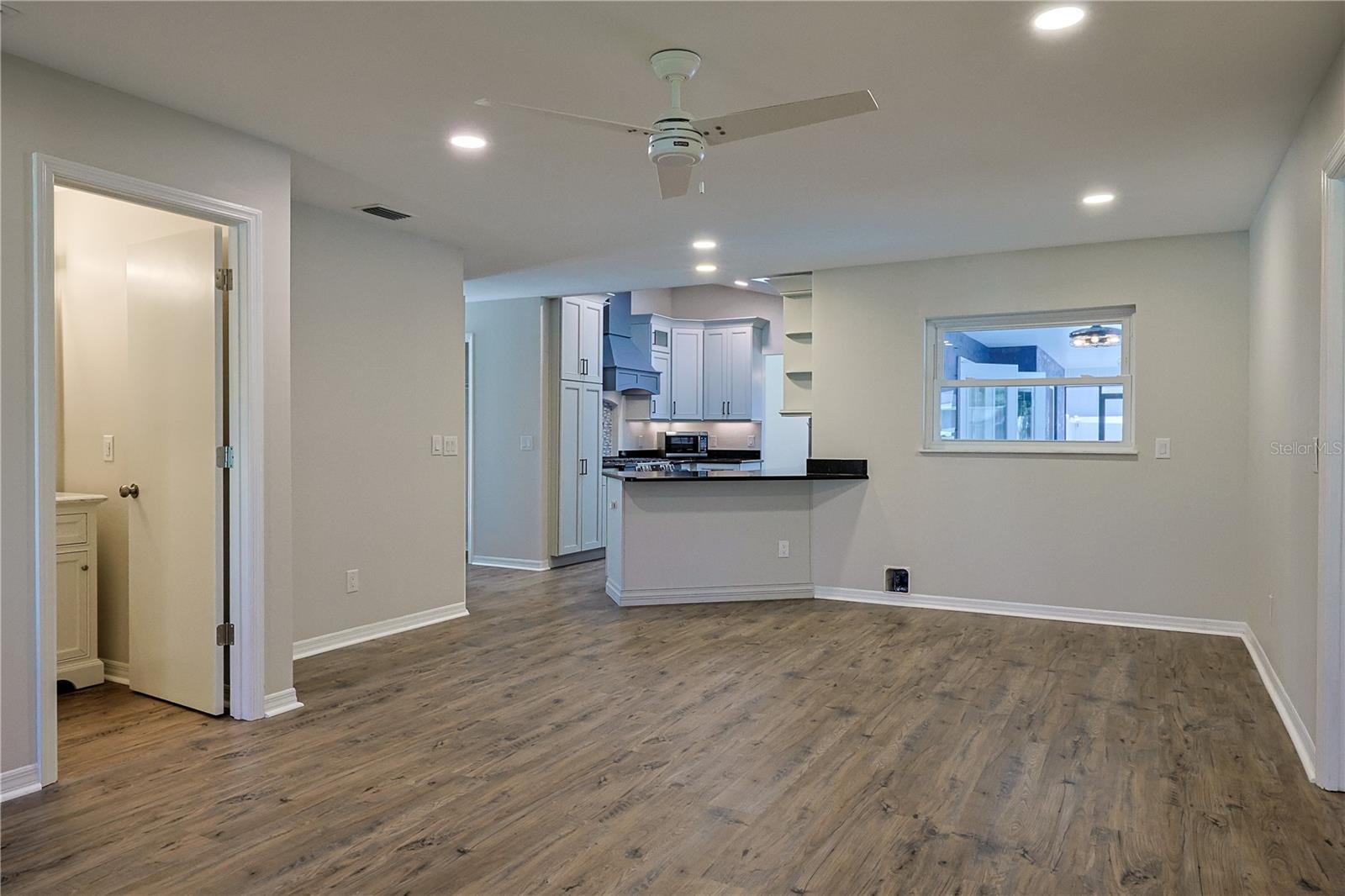 SUNRISE LAKE ESTATES - Residential