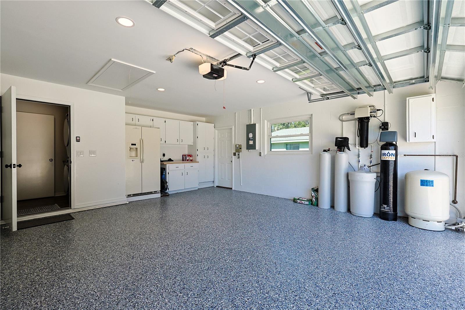 SUNRISE LAKE ESTATES - Residential