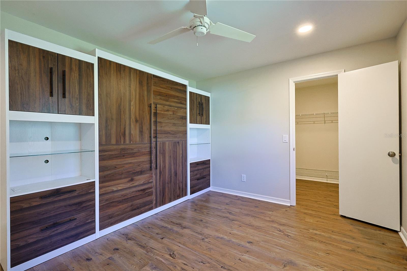 SUNRISE LAKE ESTATES - Residential