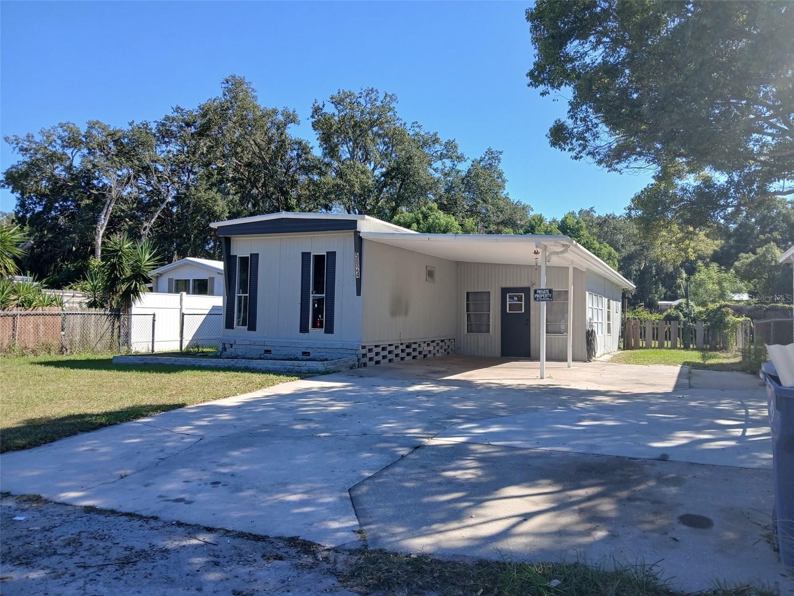 nvestor Alert ?? — Great opportunity to own a 3-bedroom, 2-bath mobile home in a convenient New Port Richey location! Perfect for rental income or an affordable primary home. Enjoy easy living just minutes from shopping centers, restaurants, and public transportation — you can even walk to nearby stores!
This property sits on its own private lot, giving you flexibility for parking, outdoor space, or future improvements. With a little TLC, this home can generate steady monthly cash flow or serve as a budget-friendly home base near all the area conveniences.
