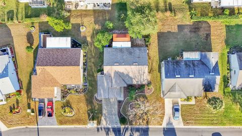 A home in LAKELAND