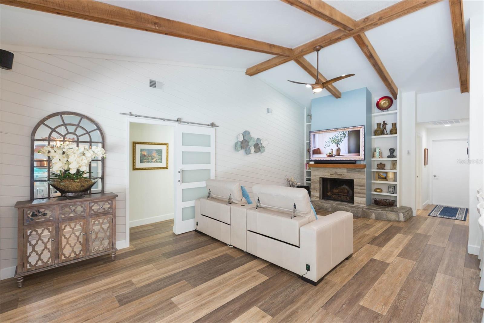 VILLAGE X UNIT 1 OF CARROLLWOO - Residential