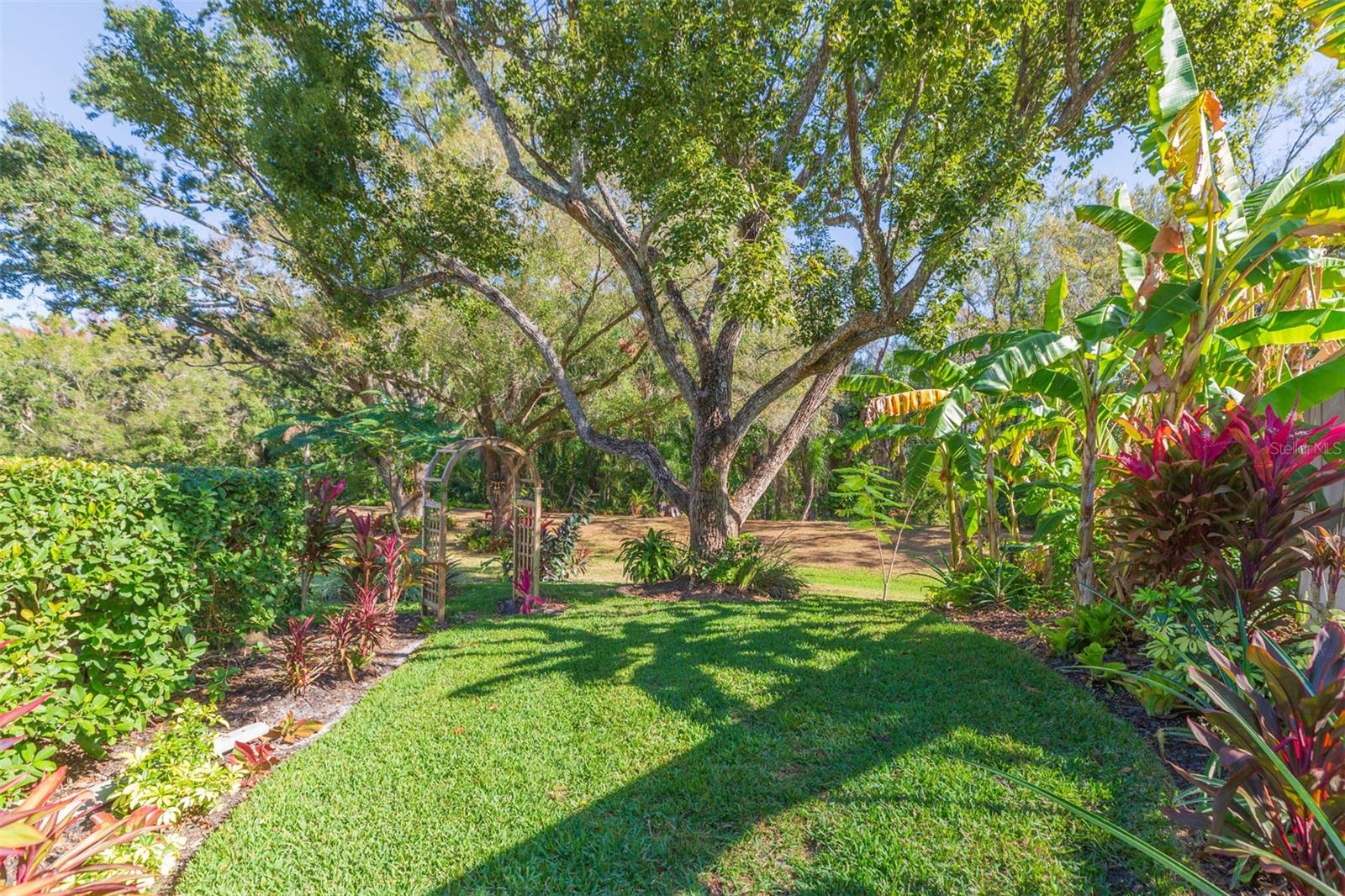 VILLAGE X UNIT 1 OF CARROLLWOO - Residential