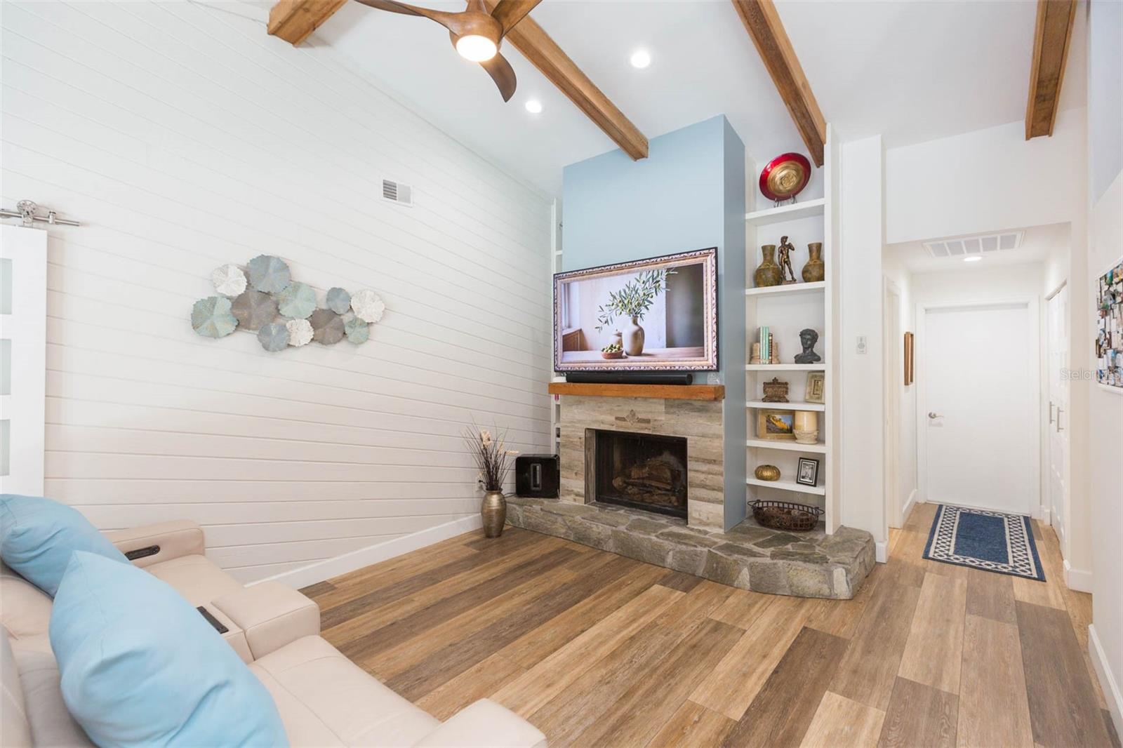 VILLAGE X UNIT 1 OF CARROLLWOO - Residential