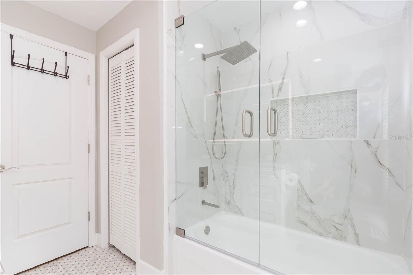 VILLAGE X UNIT 1 OF CARROLLWOO - Residential