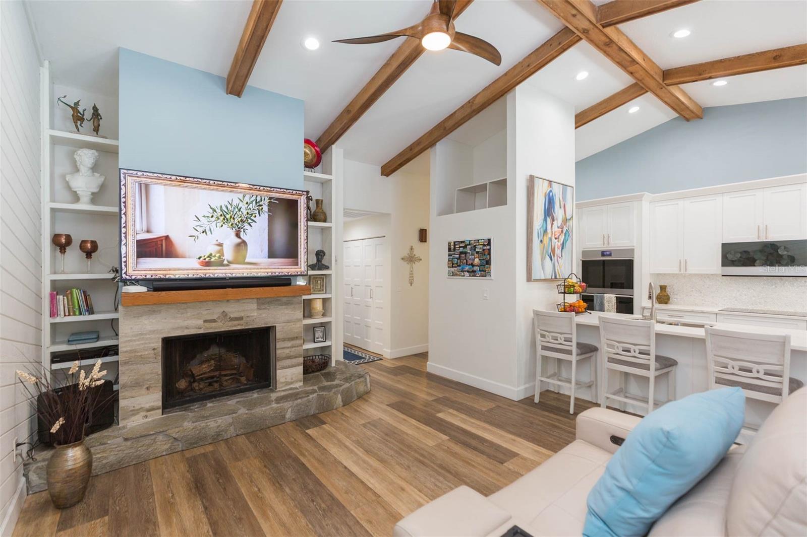 VILLAGE X UNIT 1 OF CARROLLWOO - Residential