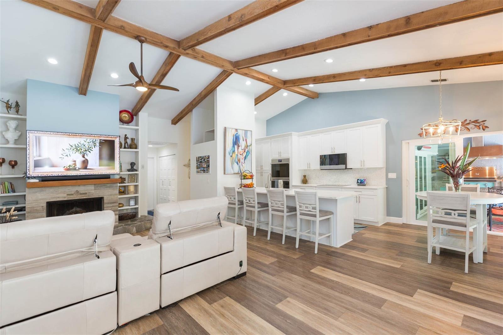 VILLAGE X UNIT 1 OF CARROLLWOO - Residential