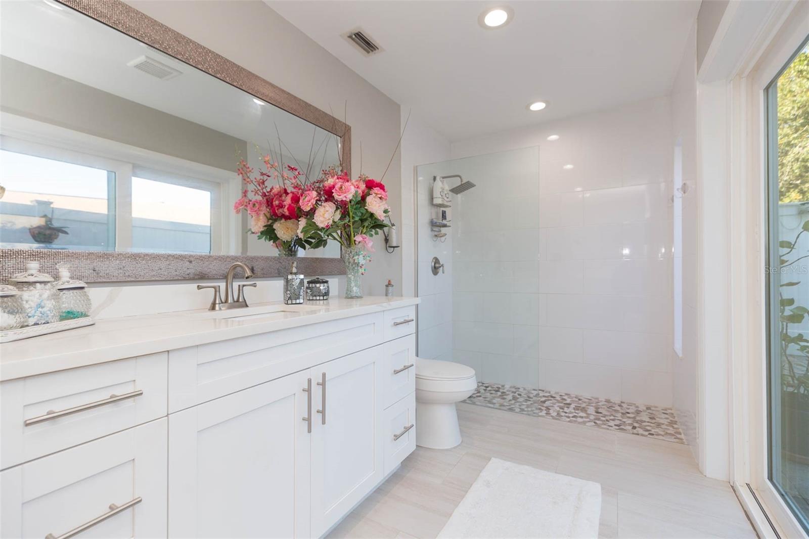 VILLAGE X UNIT 1 OF CARROLLWOO - Residential