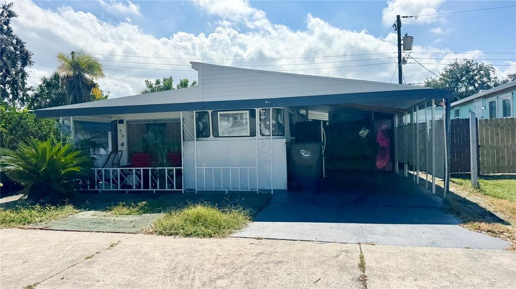 Photo of 910 50th Avenue Terrace W, Bradenton, FL 34207 (MLS # A4669678)