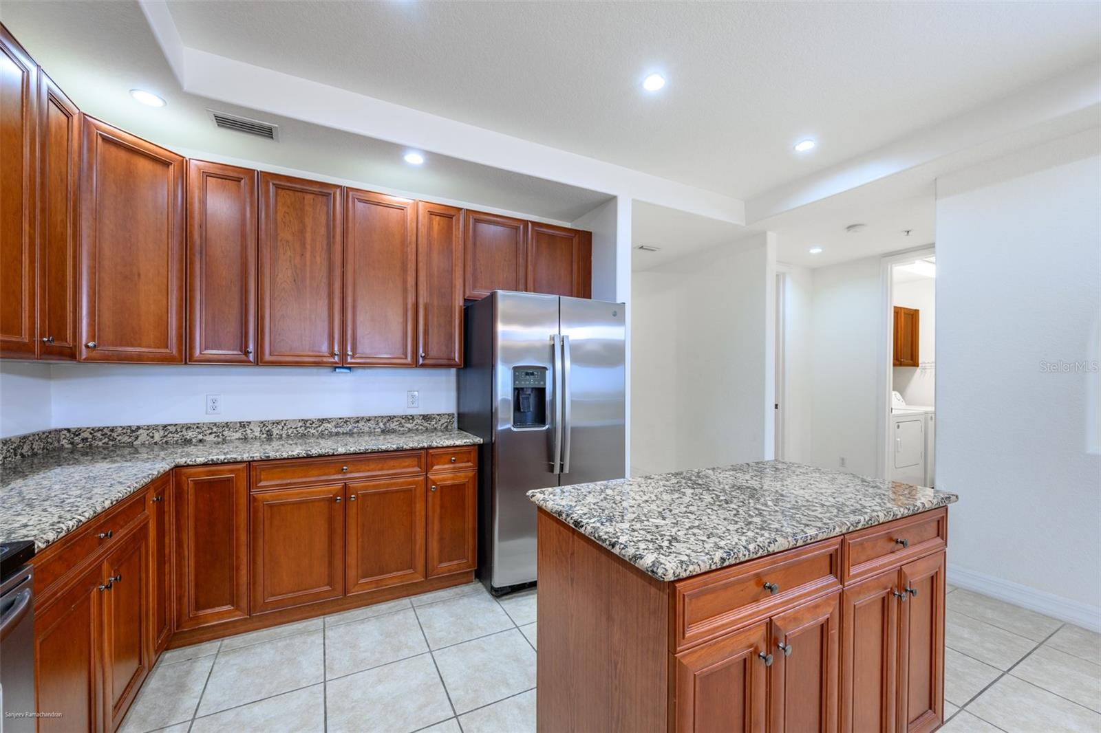 OUTLOOK COVE CONDOMINIUM - Residential Lease