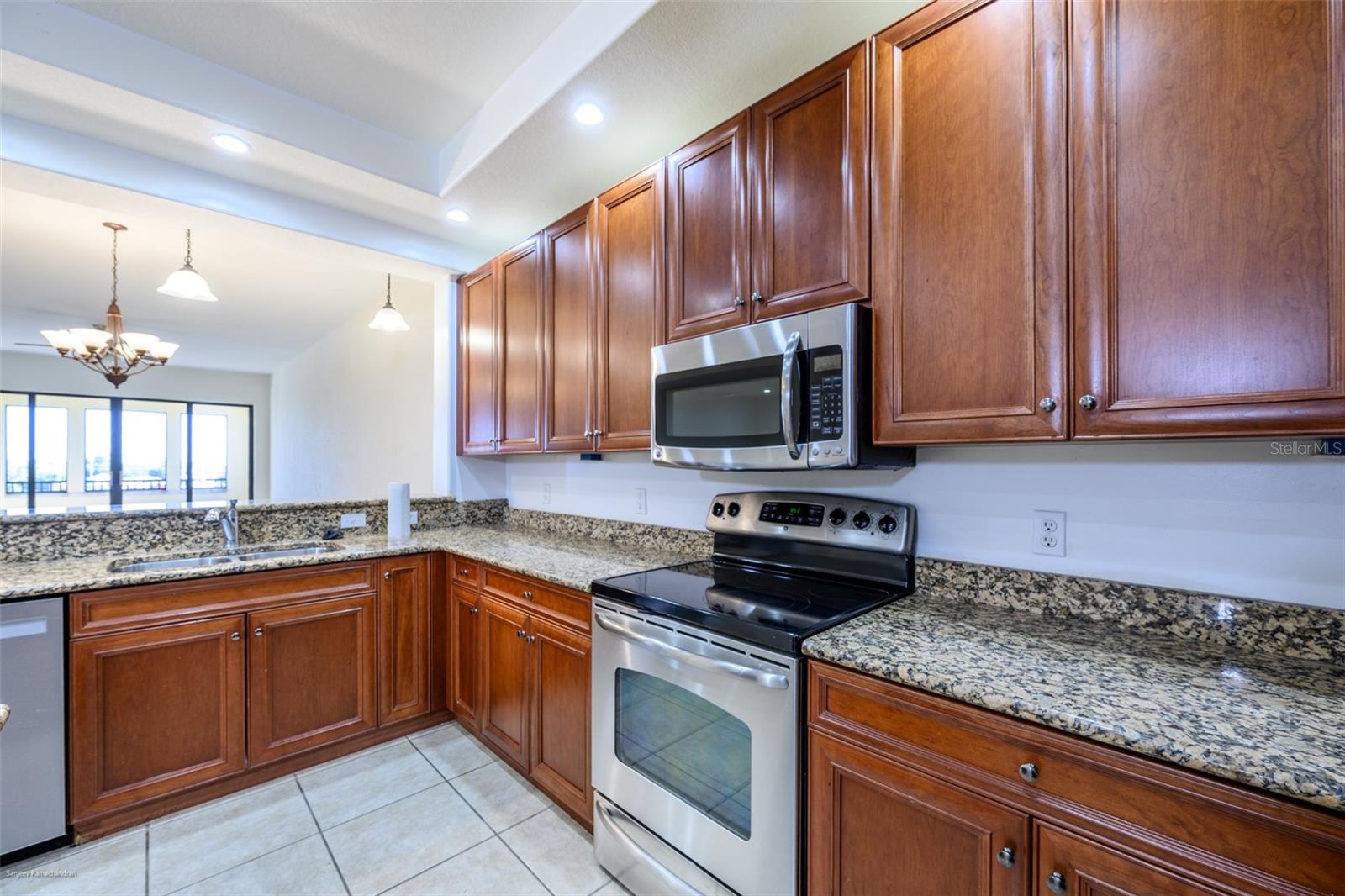 OUTLOOK COVE CONDOMINIUM - Residential Lease