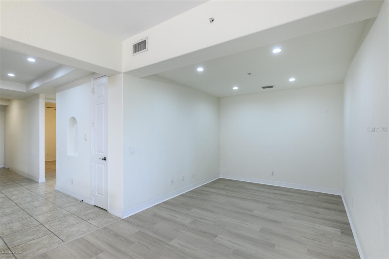 OUTLOOK COVE CONDOMINIUM - Residential Lease