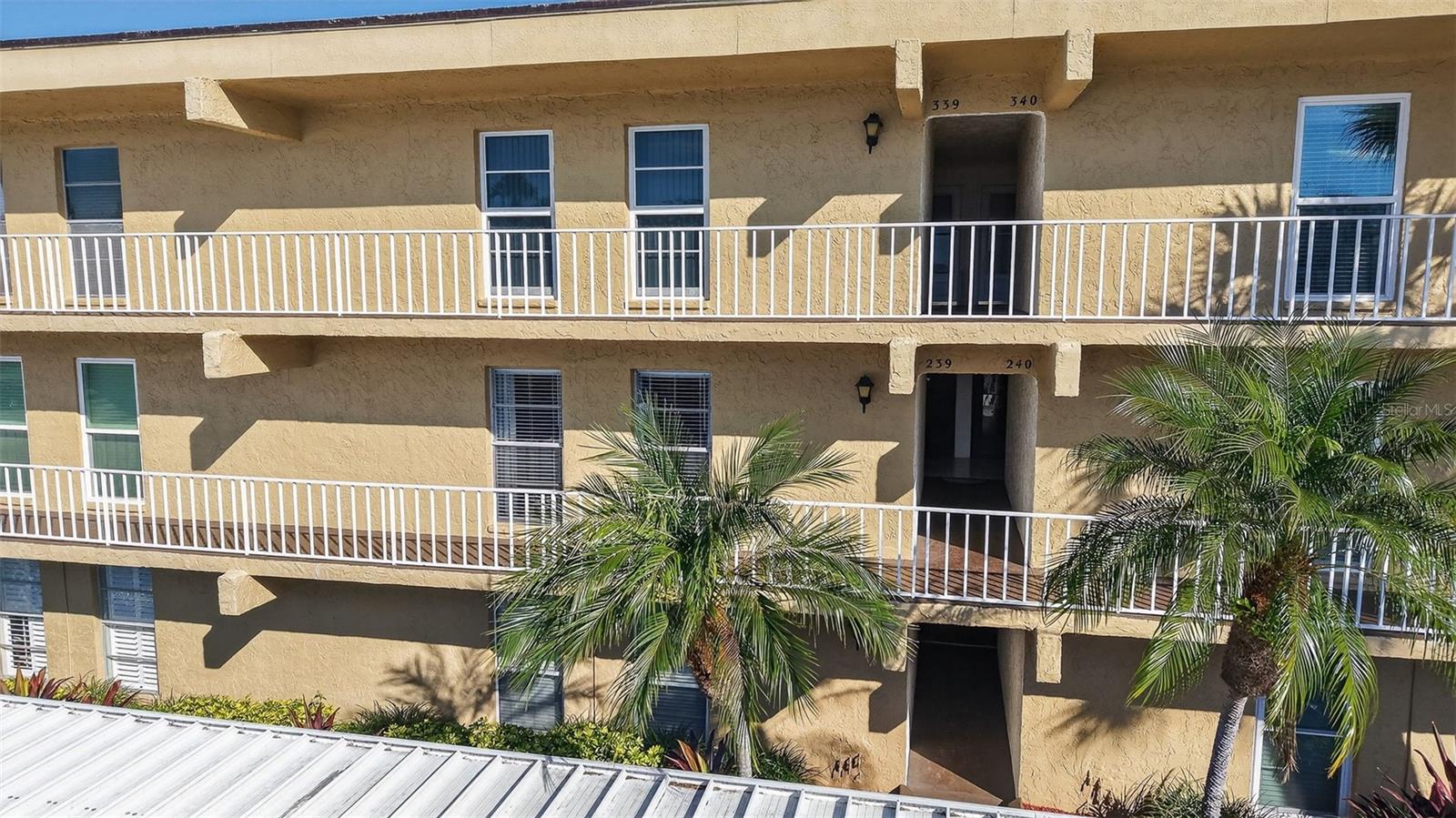 225 COUNTRY CLUB DRIVE D239