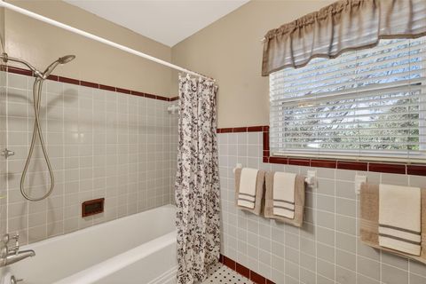 Tiny photo for 1726 Overlook Drive, Mount Dora, FL 32757 (MLS # G5105823)