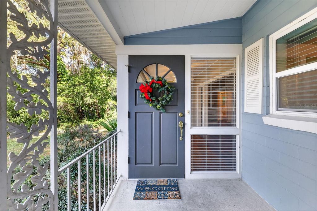 Photo of 1726 Overlook Dr, Mount Dora, FL 32757 (MLS # G5105823)
