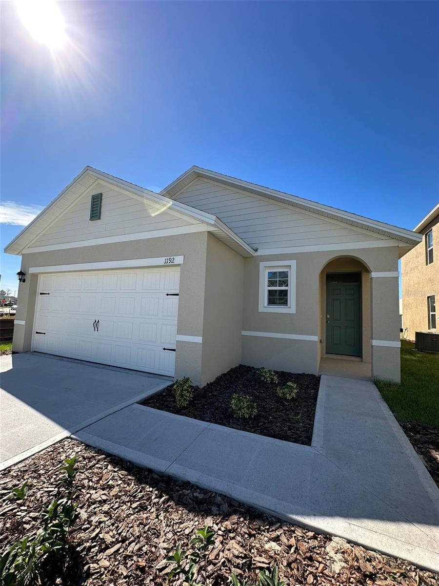 Beautiful house to the rent, First month of rent + 1 month of Security Deposit.