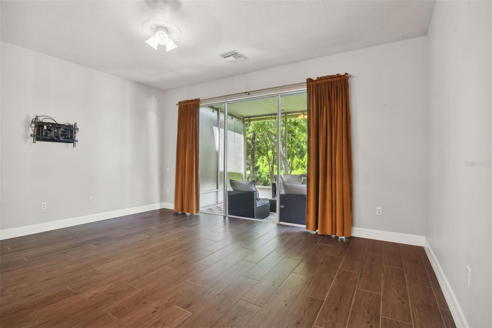 VALHALLA PH 3-4 - Residential Lease