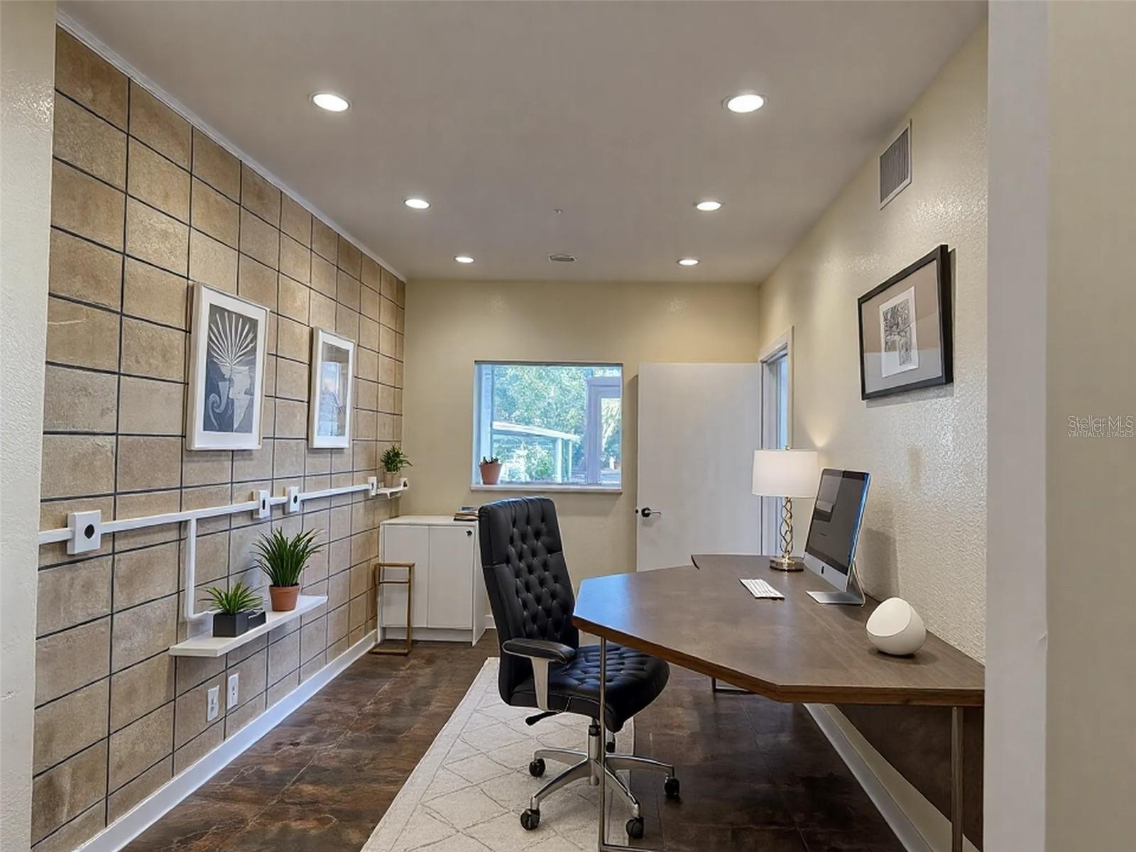 BASSADENA - Commercial Lease