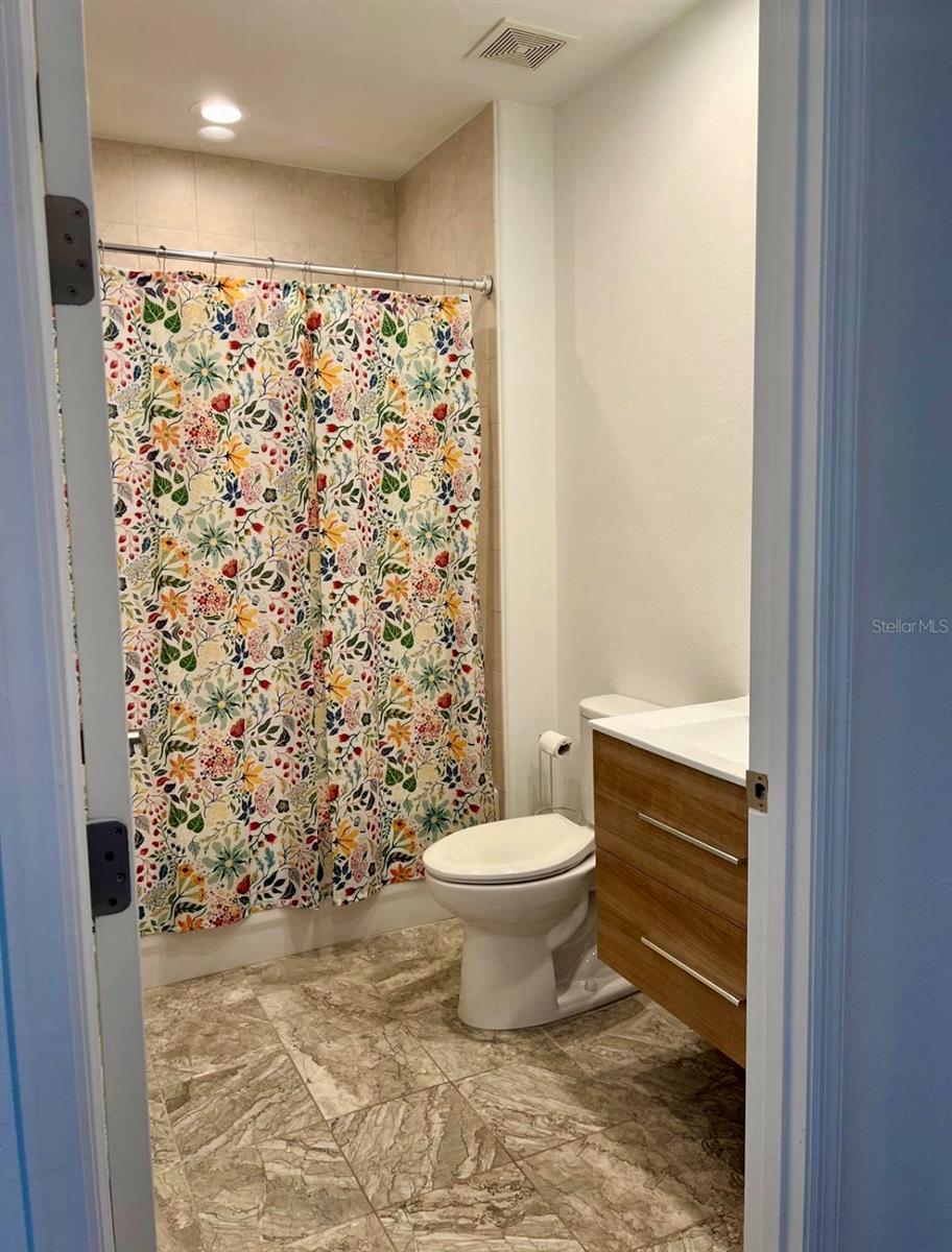 VIZCAYA HEIGHTS CONDO 07 - Residential