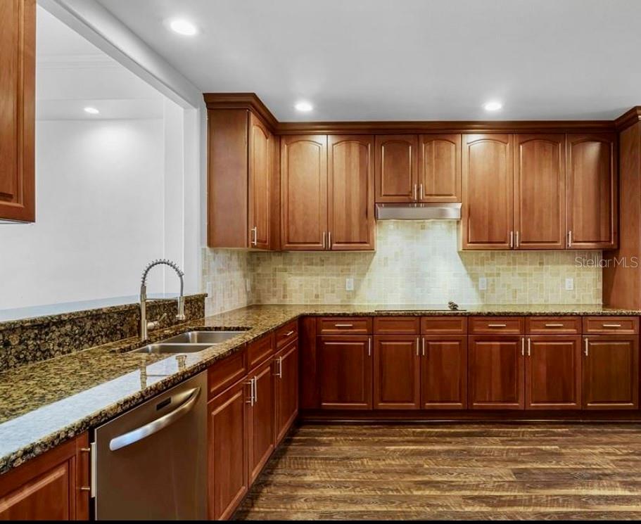 VIZCAYA HEIGHTS CONDO 07 - Residential