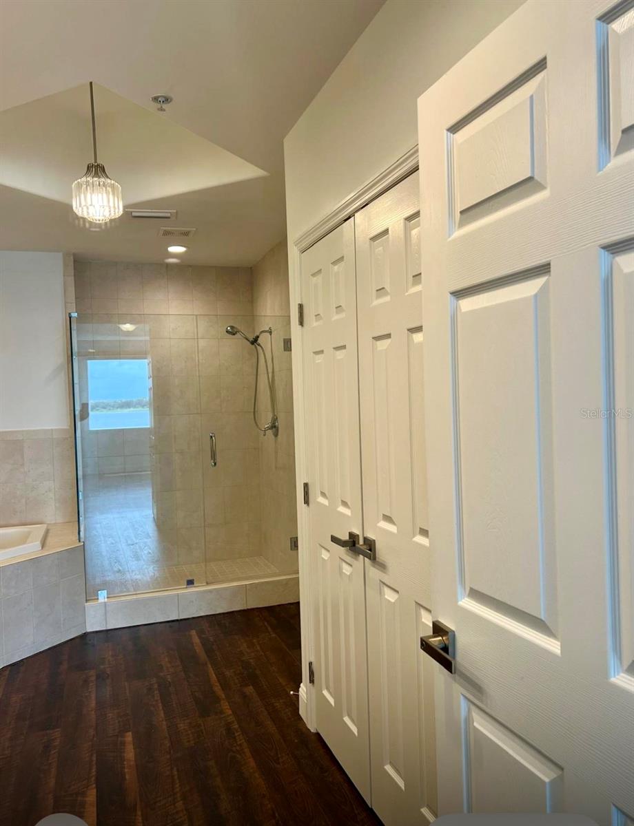 VIZCAYA HEIGHTS CONDO 07 - Residential