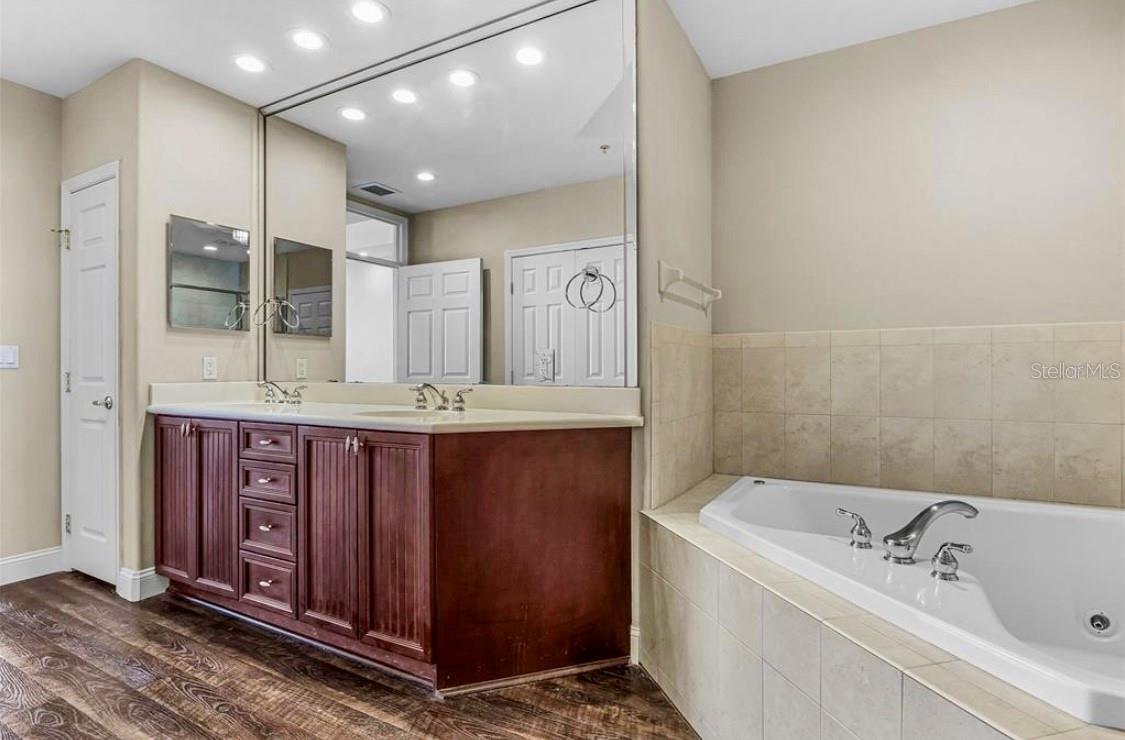 VIZCAYA HEIGHTS CONDO 07 - Residential