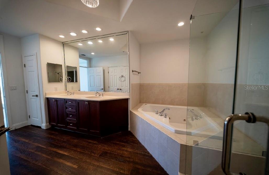 VIZCAYA HEIGHTS CONDO 07 - Residential