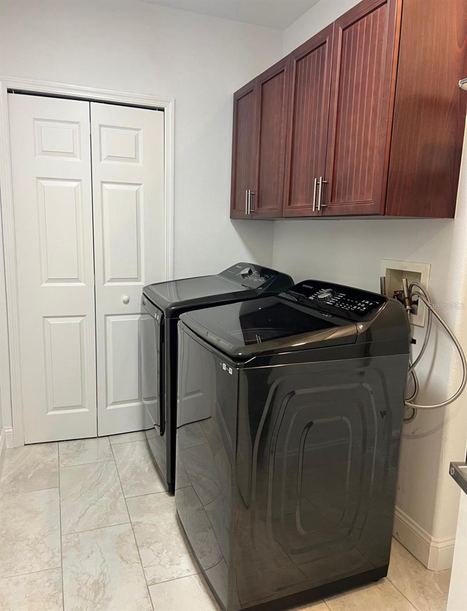 VIZCAYA HEIGHTS CONDO 07 - Residential