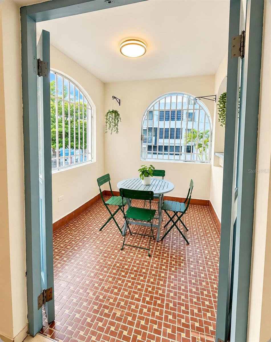705 CALLE UNION