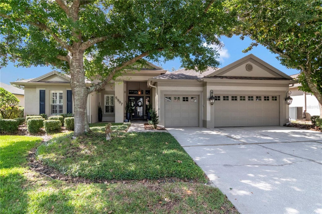 Photo of 5907 Cherry Oak Drive, Valrico, FL 33596 (MLS # TB8559361)