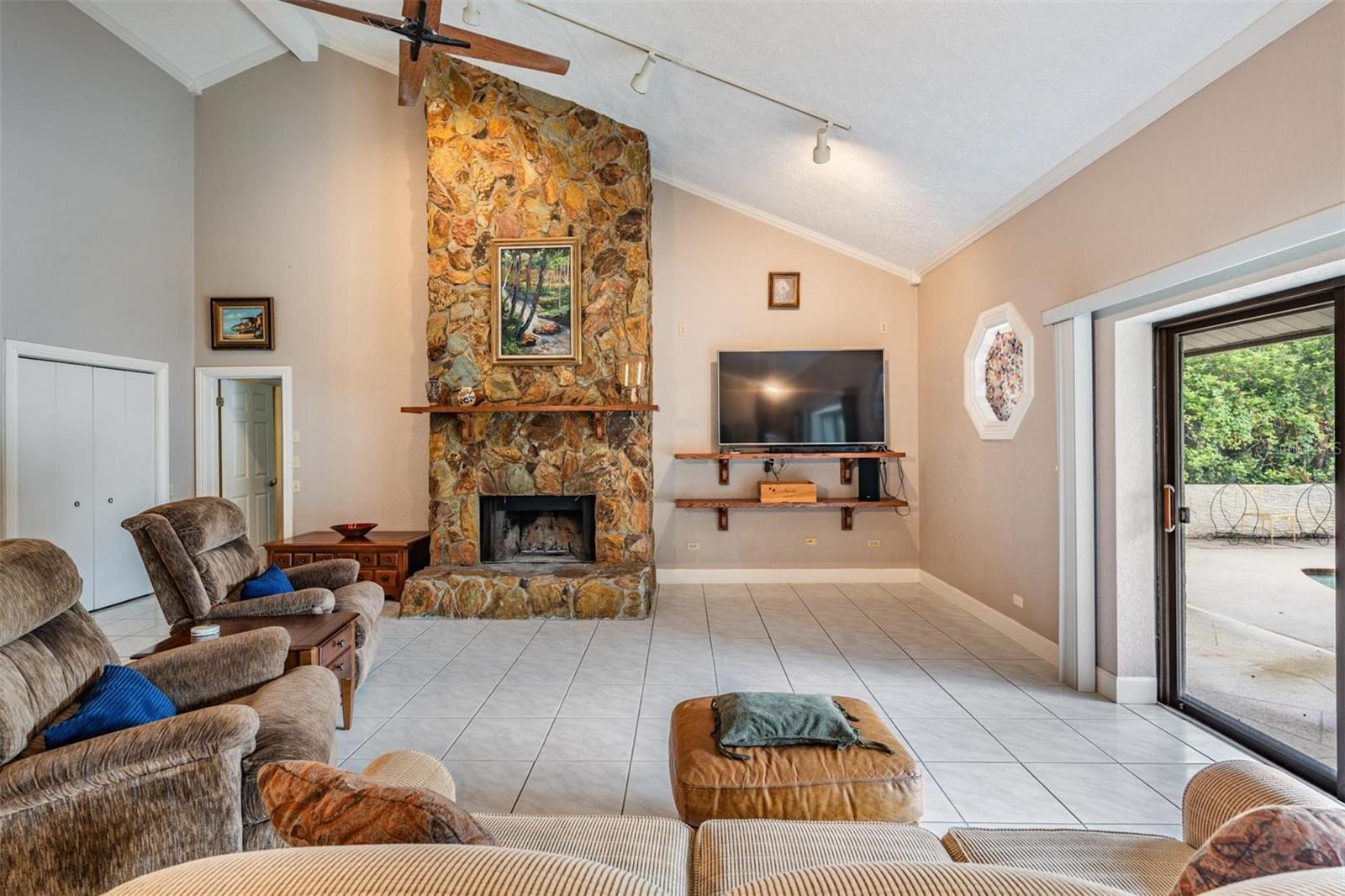 6911 DAUBON COURT